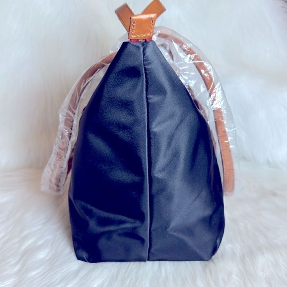 Dooney & Bourke NWT Leighton black nylon and leather satchel/ shoulder bag - Picture 4 of 11